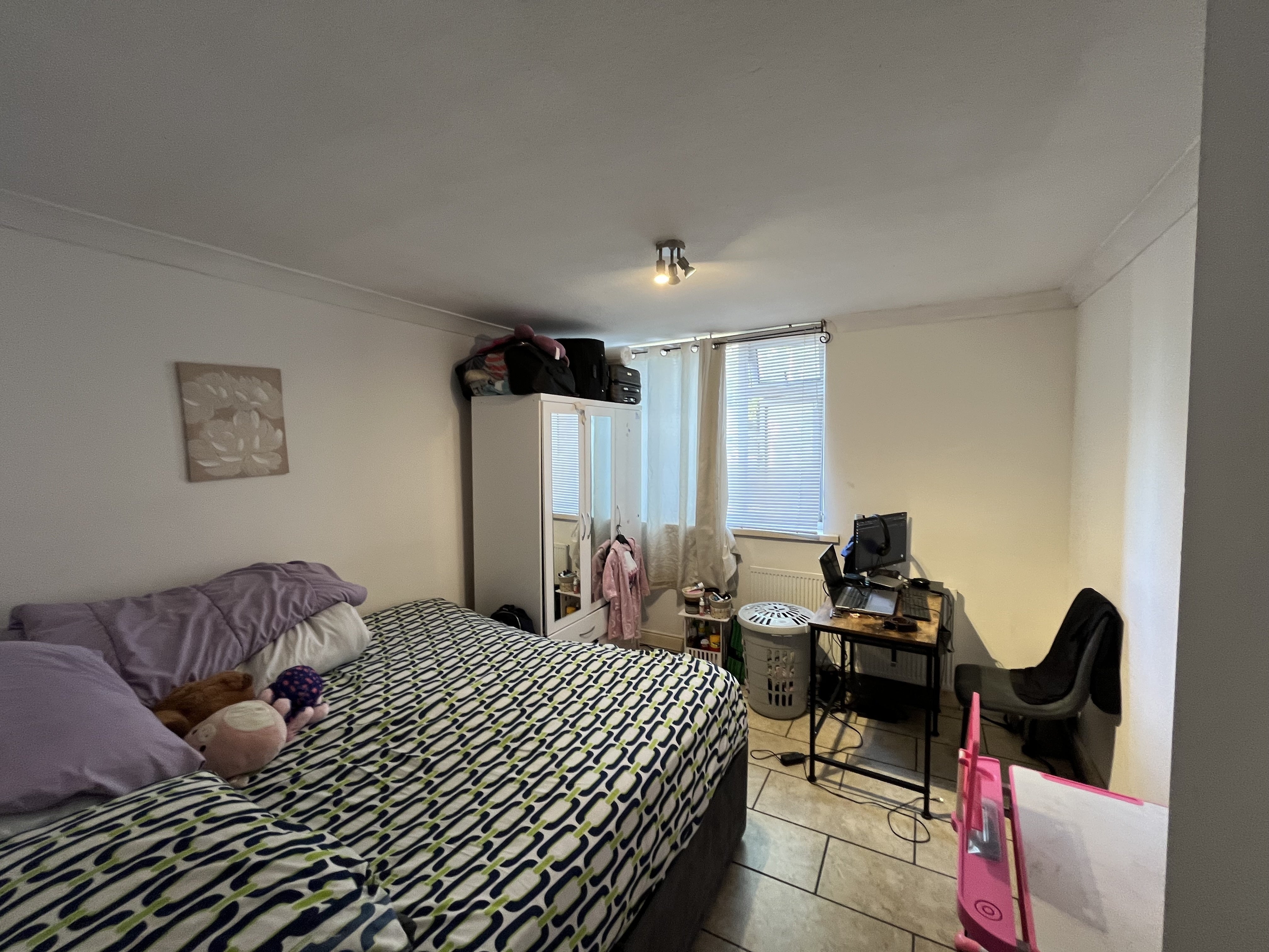 Flat Beckbury Road in Coventry