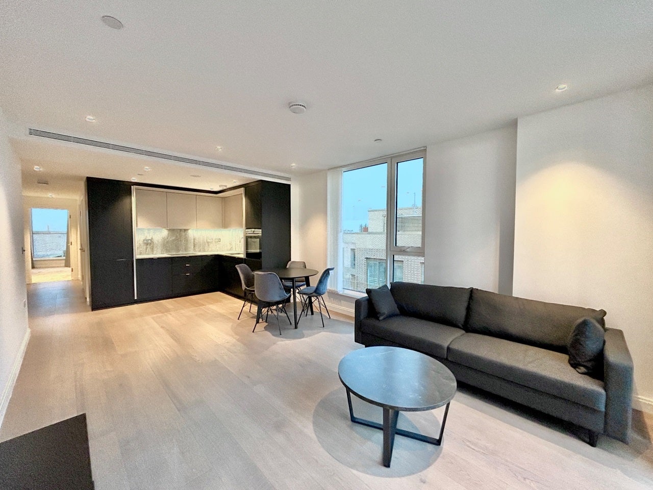 Flat Kennington Lane in Greater London