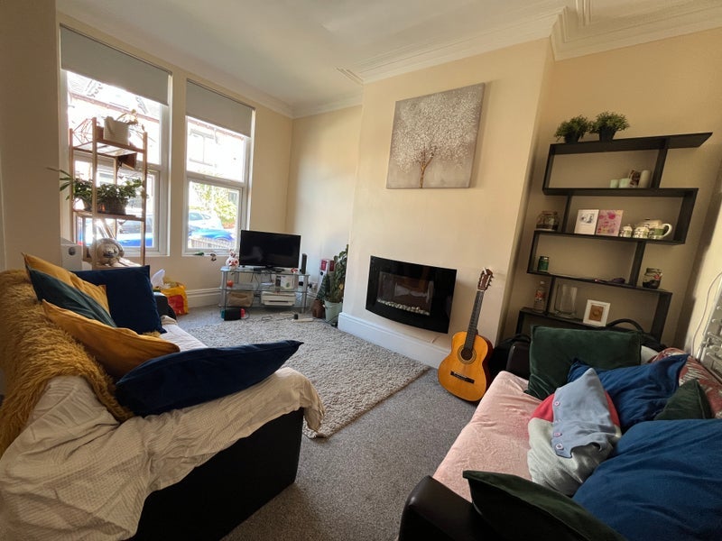 Room De Lacy Mount in Leeds