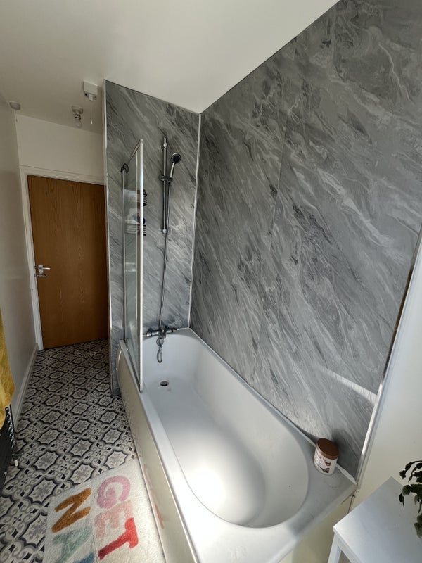 Room De Lacy Mount in Leeds