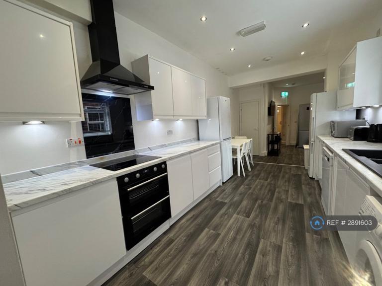 Room Filey Road in Manchester