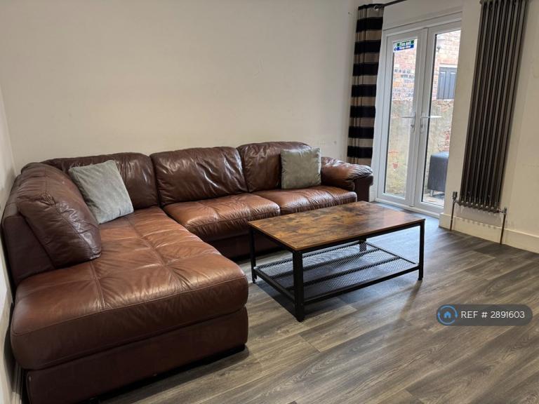 Room Filey Road in Manchester