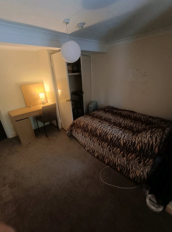 Room Oakfield Road in Greater London