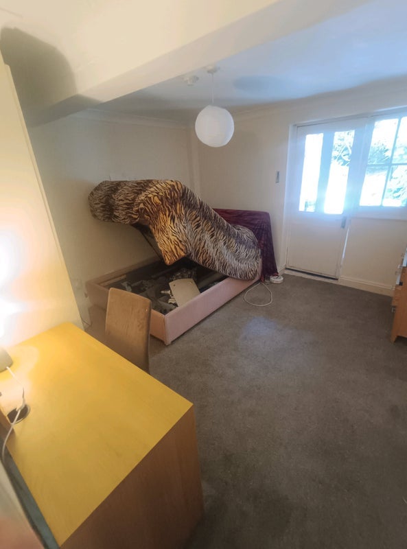 Room Oakfield Road in Greater London