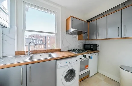 Flat Cleveland Street in Greater London