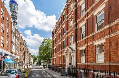 Flat Cleveland Street in Greater London