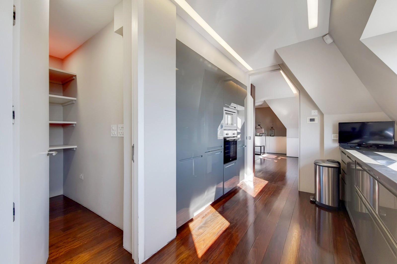 Flat Salusbury Road in Greater London