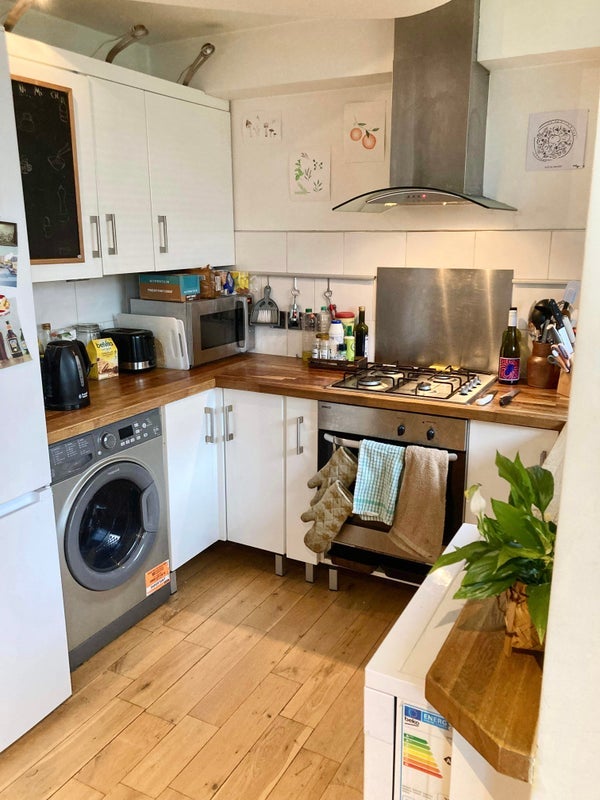 Room Benyon Road in Greater London