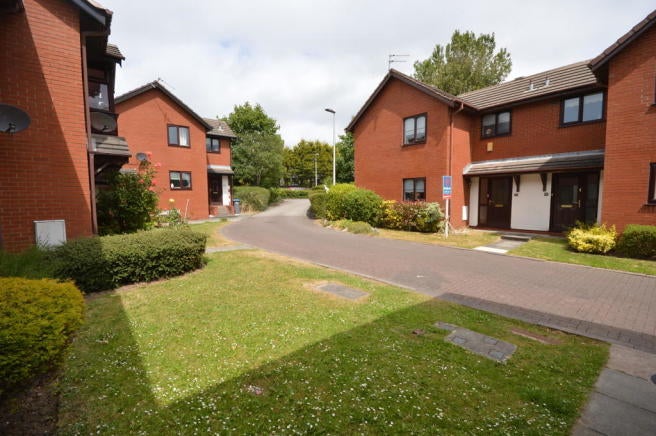 Flat Mere Park Court in Blackpool