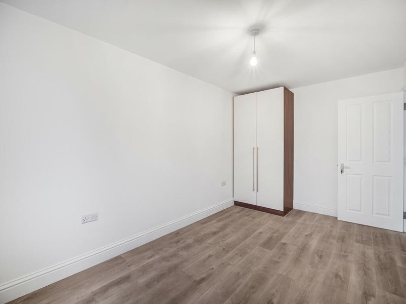Room Pennington Close in Greater London