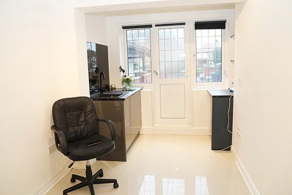 Room Beverley Way in Greater London