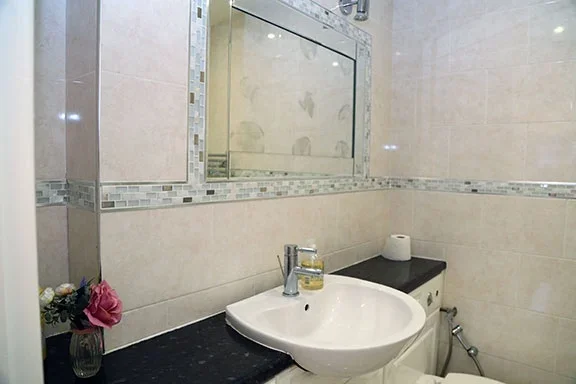 Room Beverley Way in Greater London