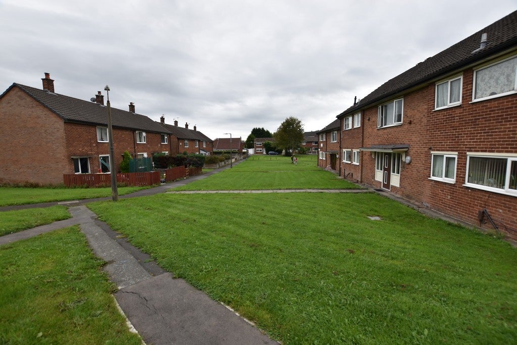 Flat Second Avenue in Bolton