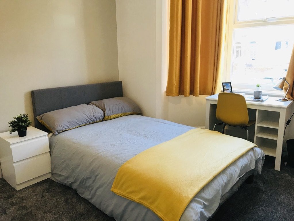 Room Richville Road in Southampton