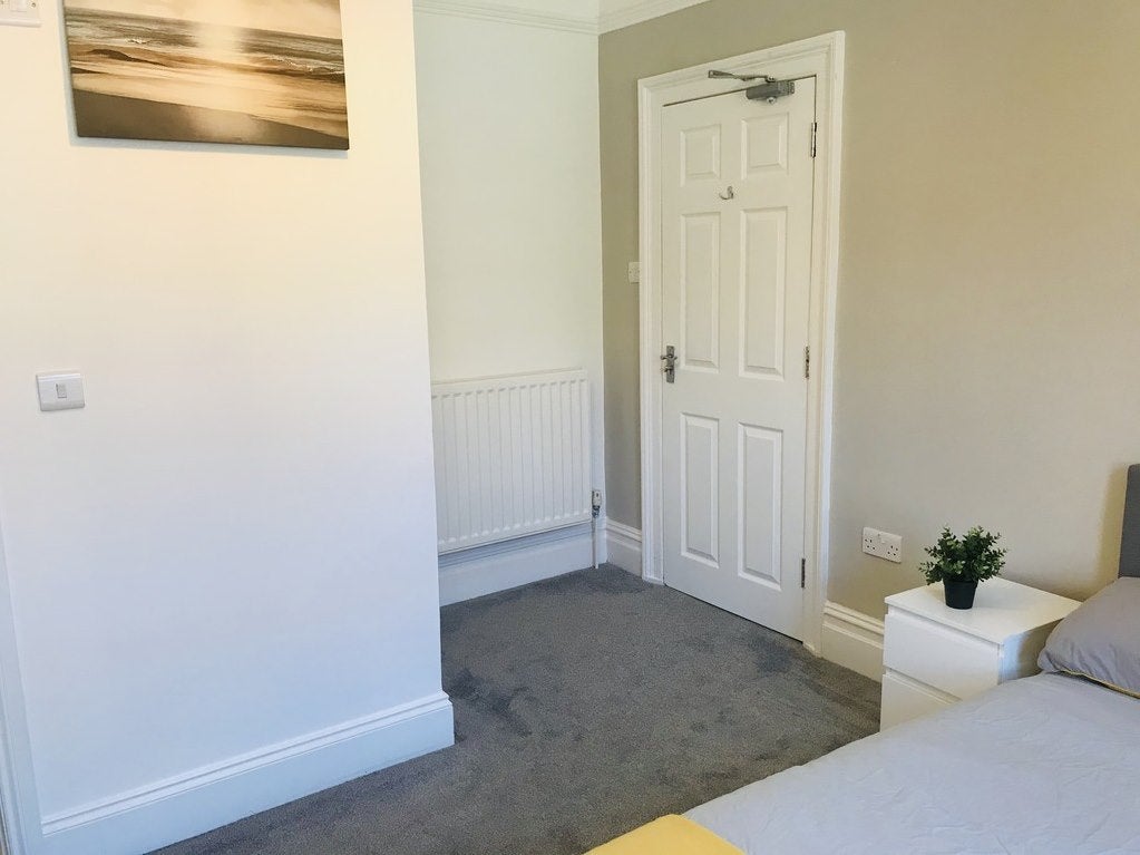 Room Richville Road in Southampton