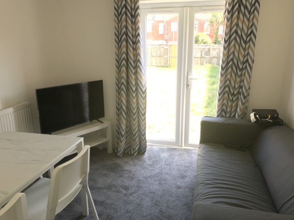 Room Richville Road in Southampton