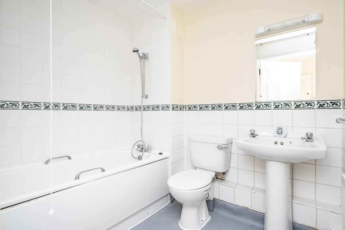Flat Amhurst Road in Greater London