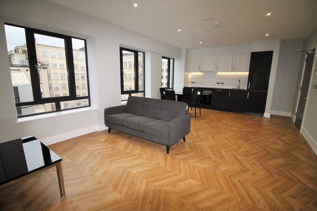 Flat Great Charles Street Queensway in Birmingham