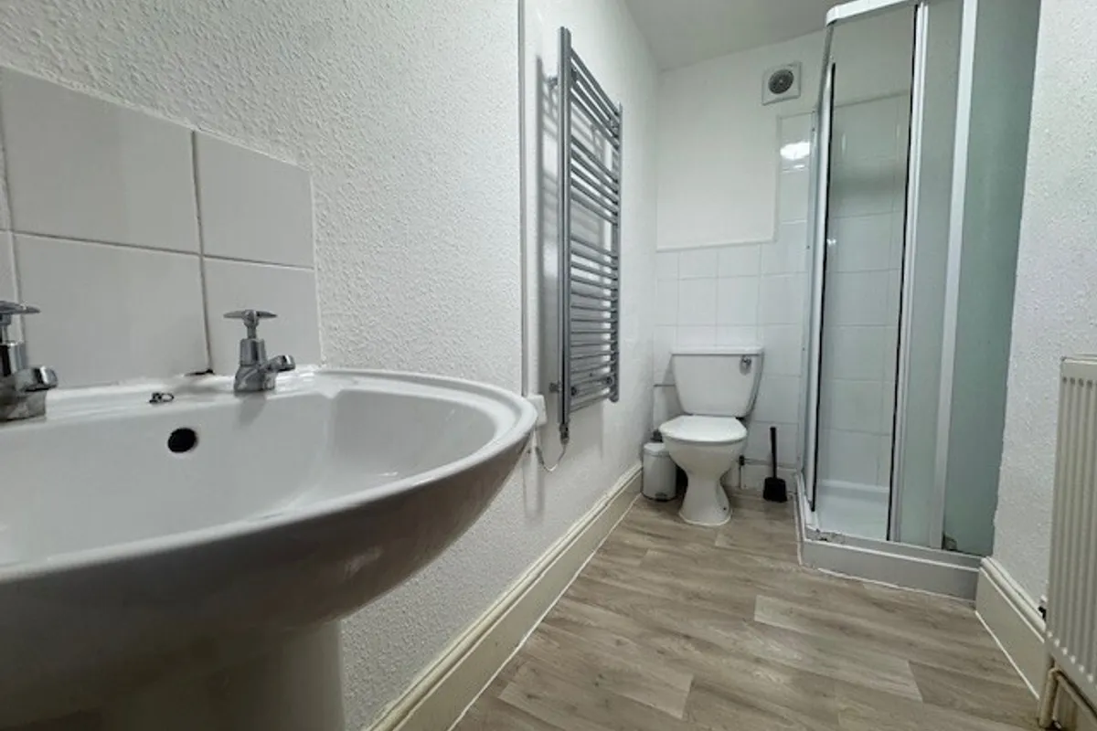 Flat Southleigh Road in Bristol