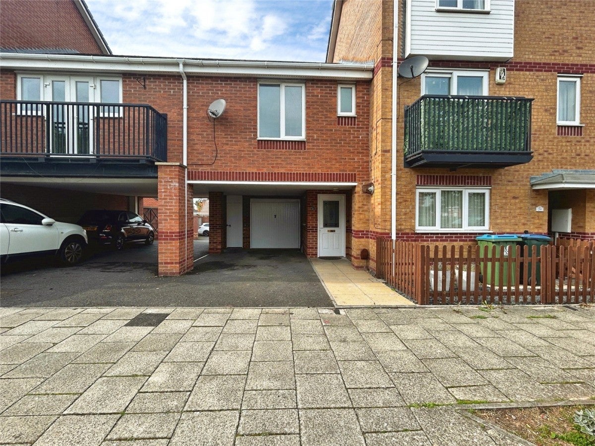 Flat Chorley Way in Coventry