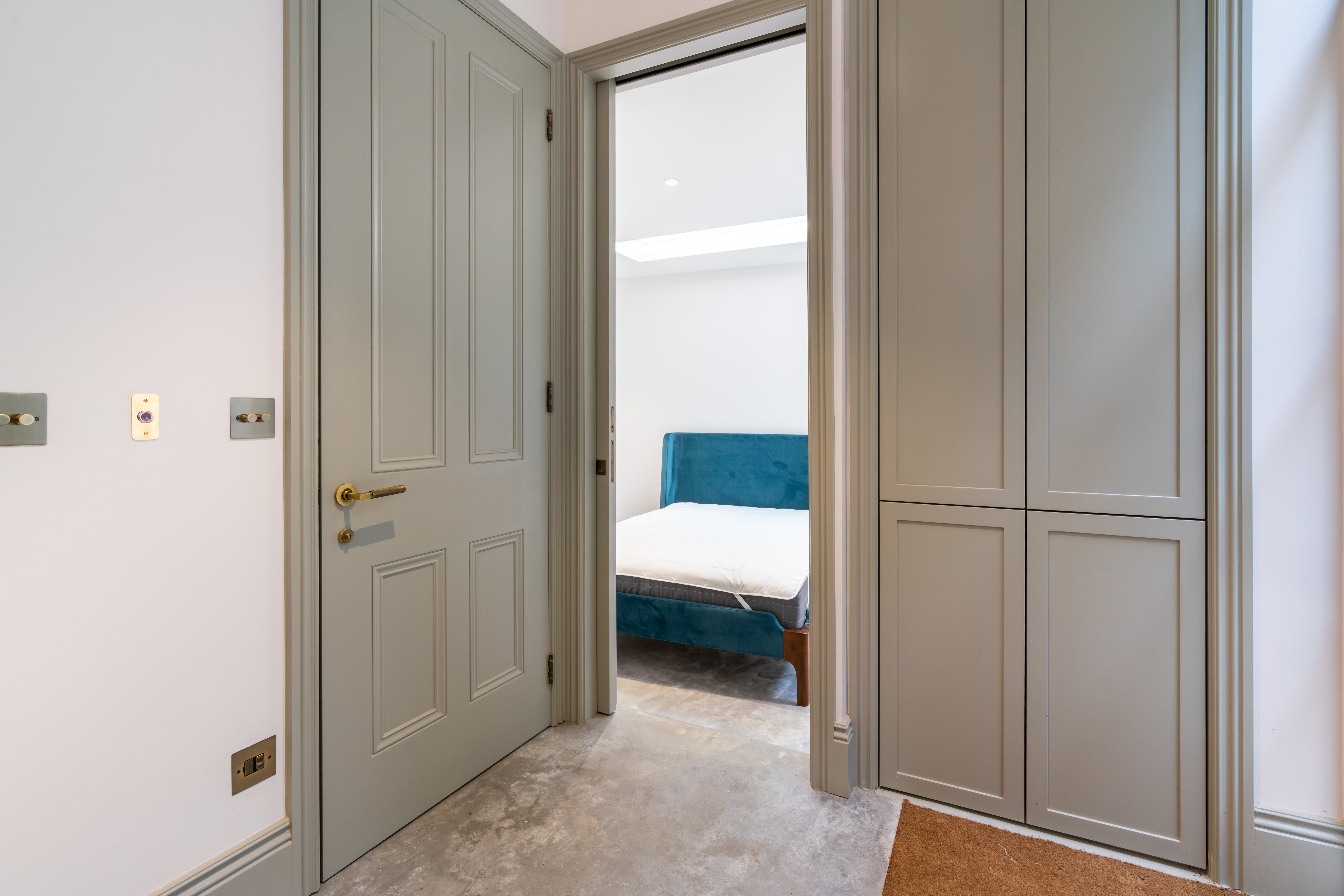 Flat Linden Passage in Greater London