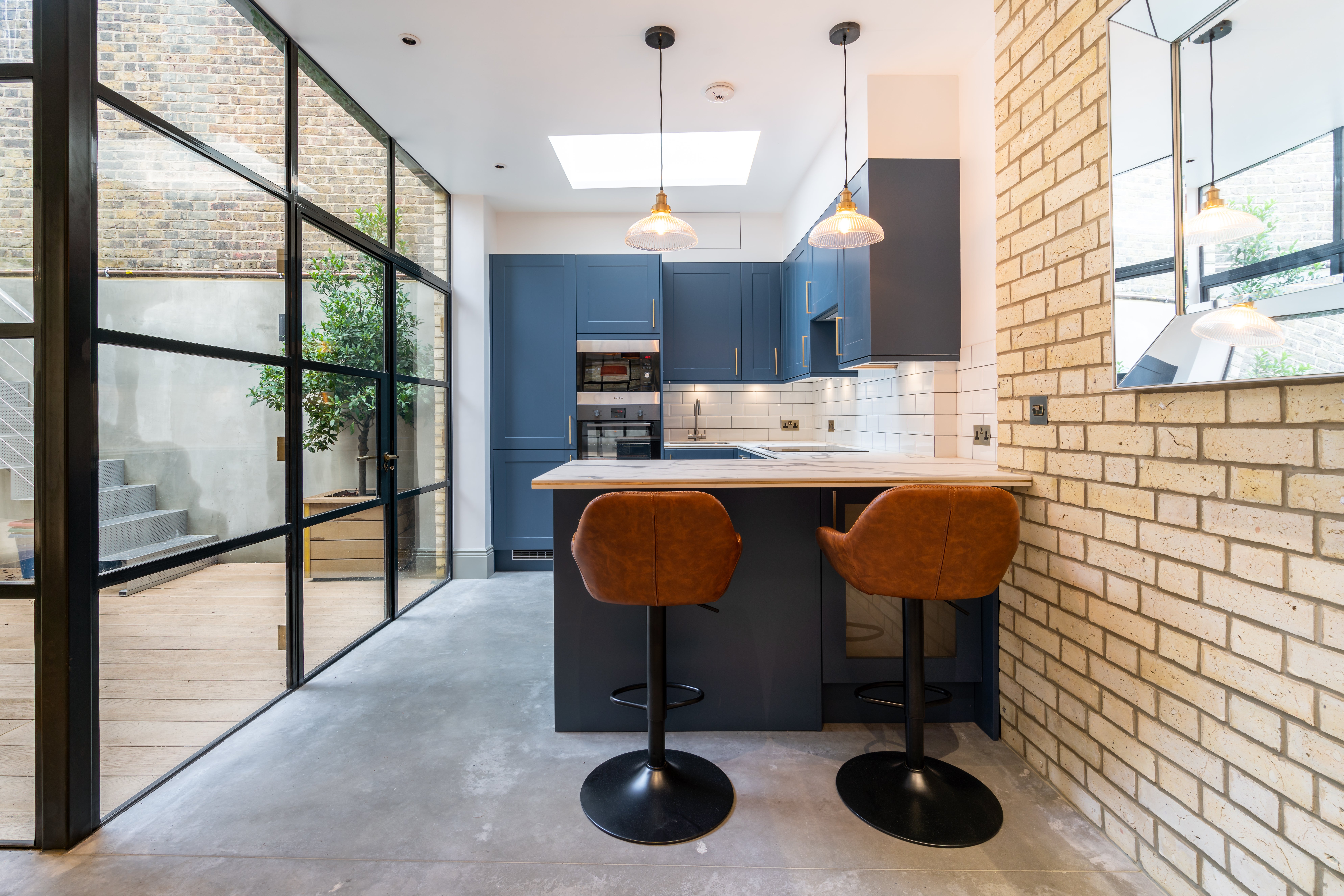 Flat Linden Passage in Greater London