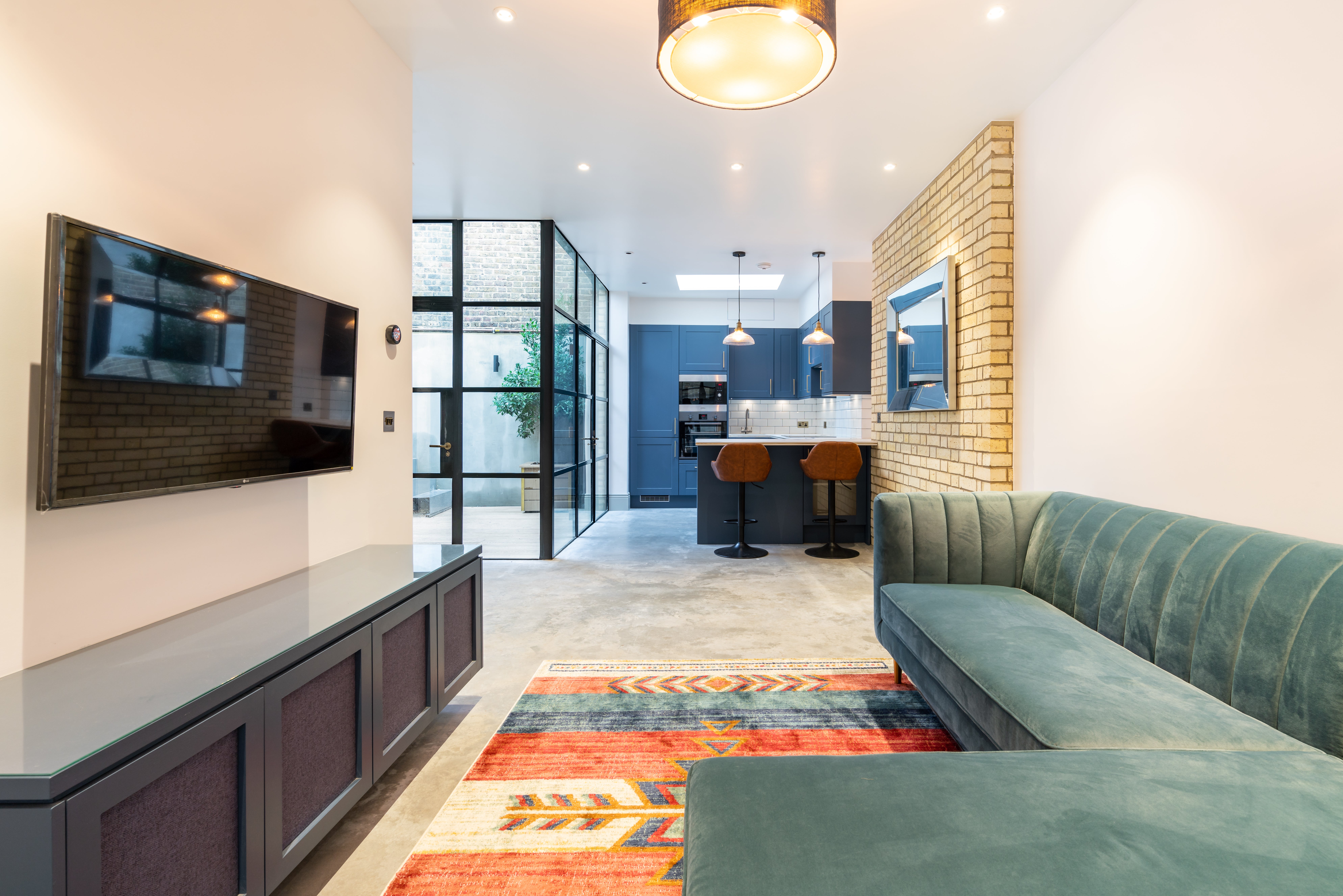 Flat Linden Passage in Greater London