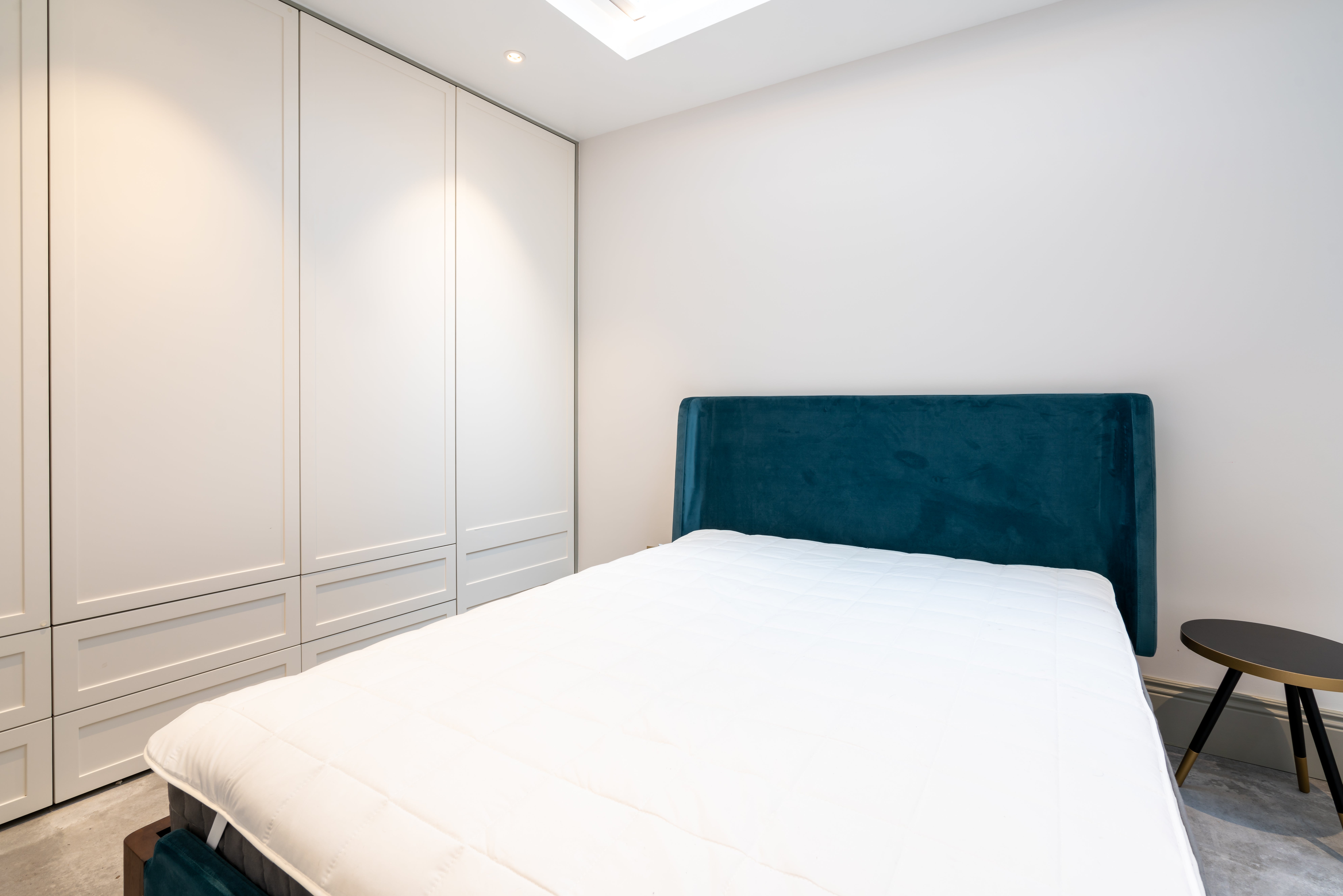 Flat Linden Passage in Greater London