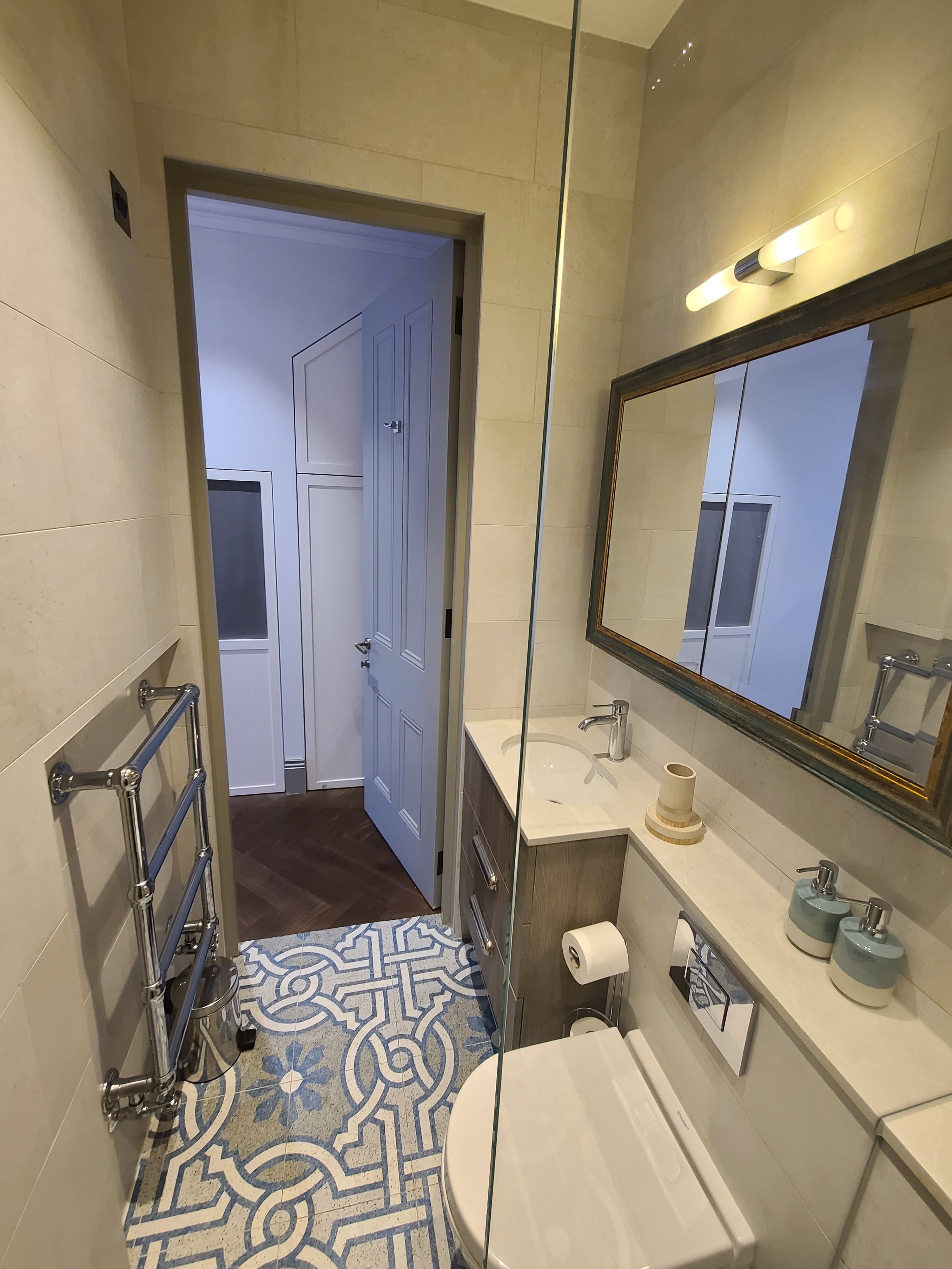 Flat Linden Passage in Greater London