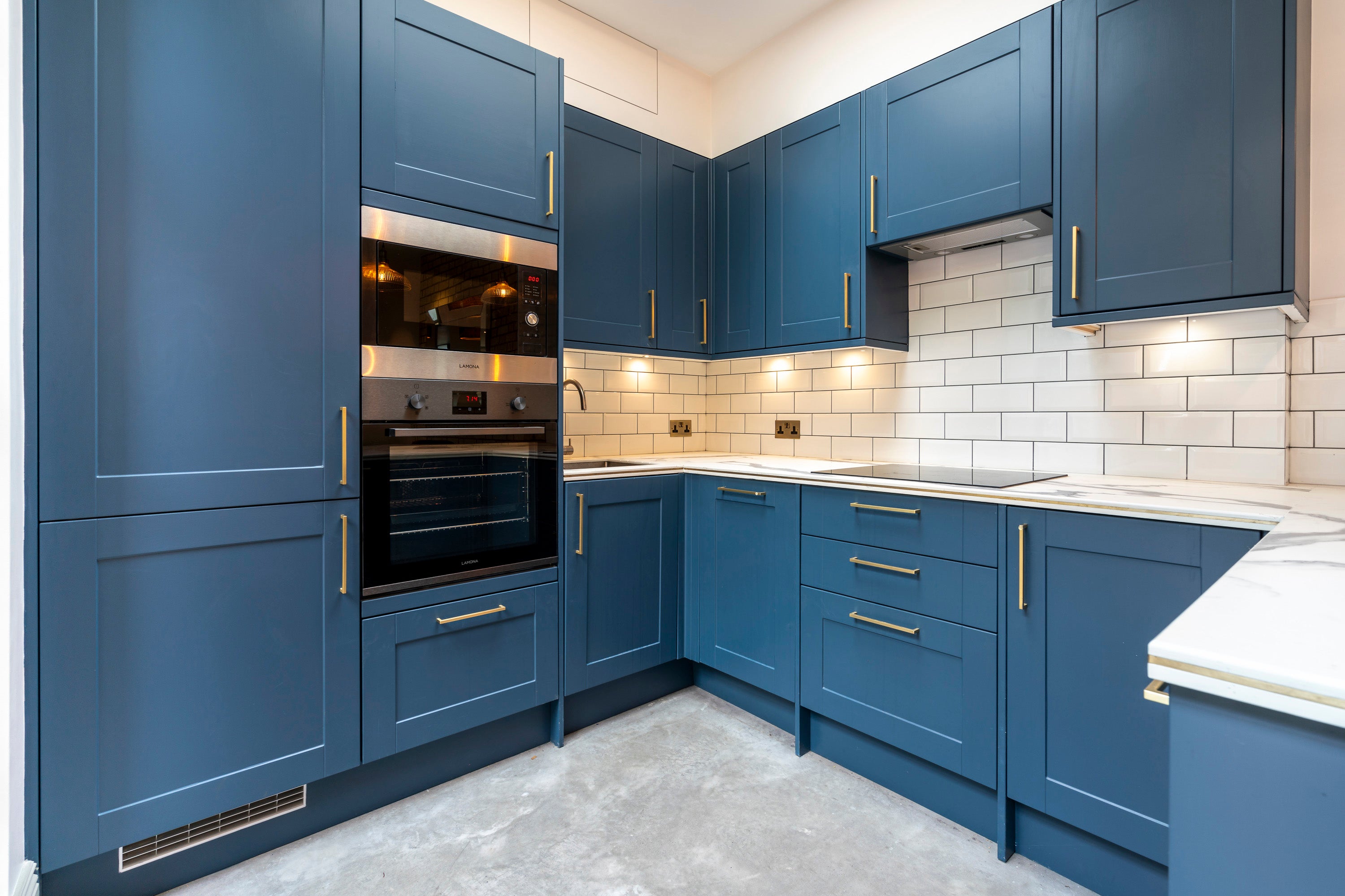 Flat Linden Passage in Greater London
