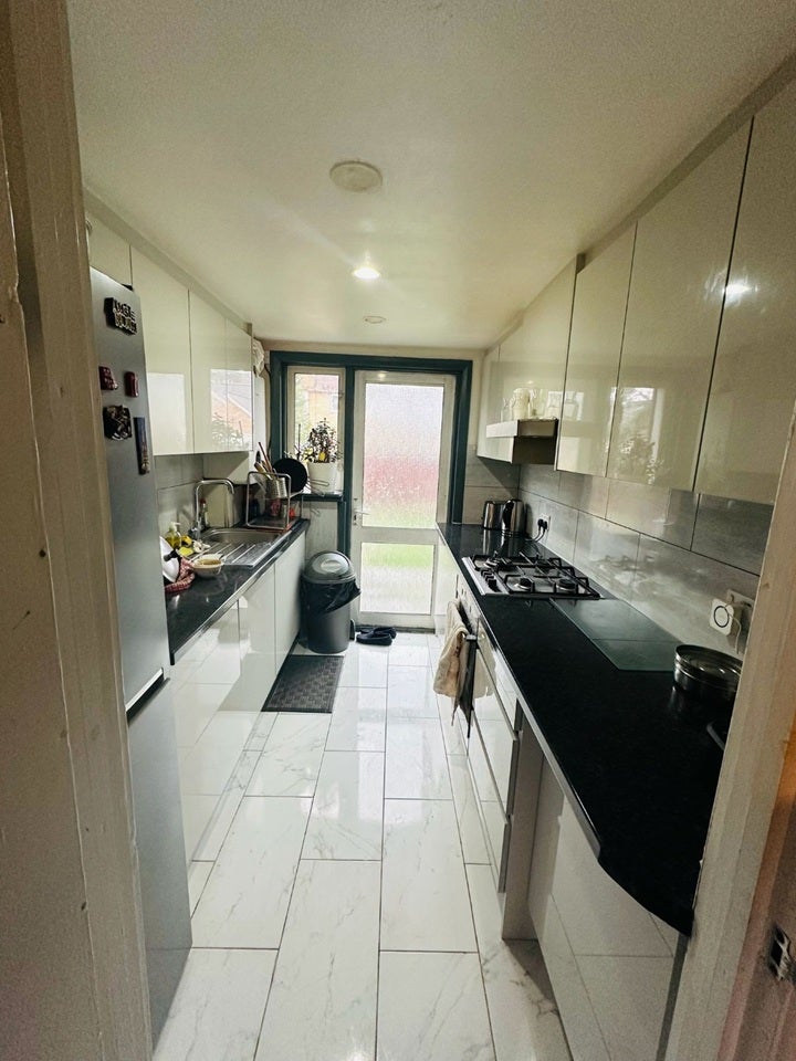 Room Cecil Road in Greater London