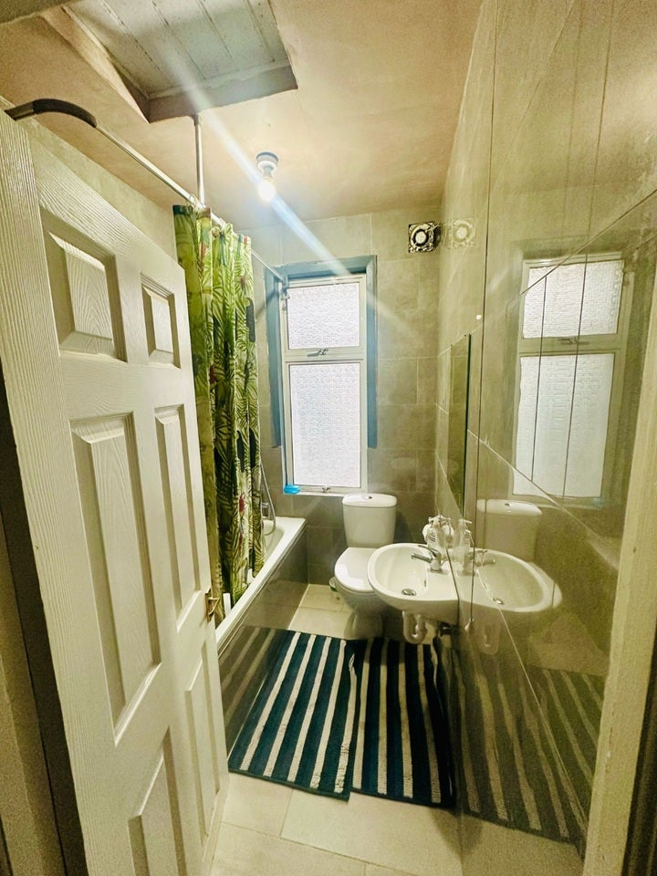 Room Cecil Road in Greater London