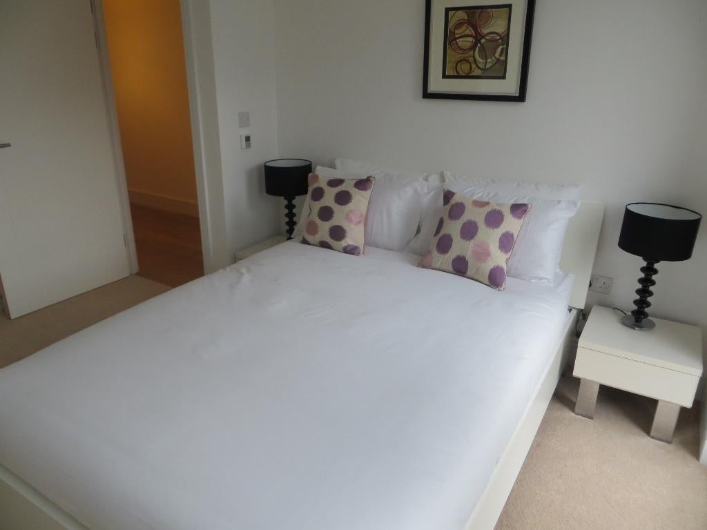 Flat Hannaford Walk in Greater London
