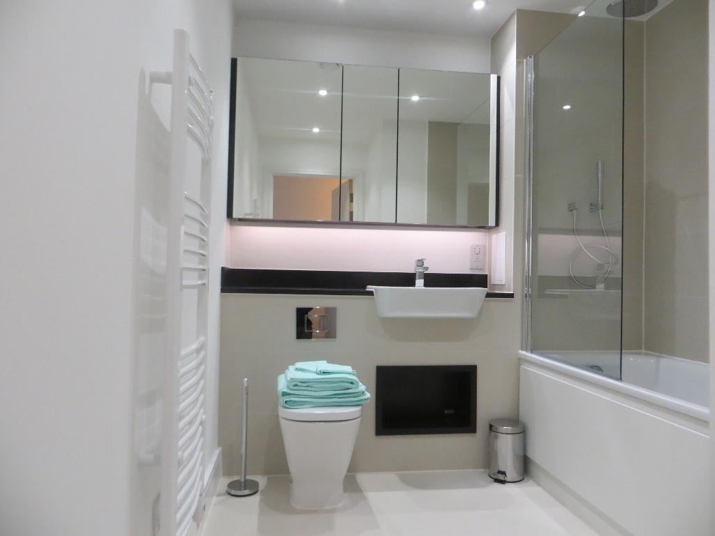 Flat Hannaford Walk in Greater London