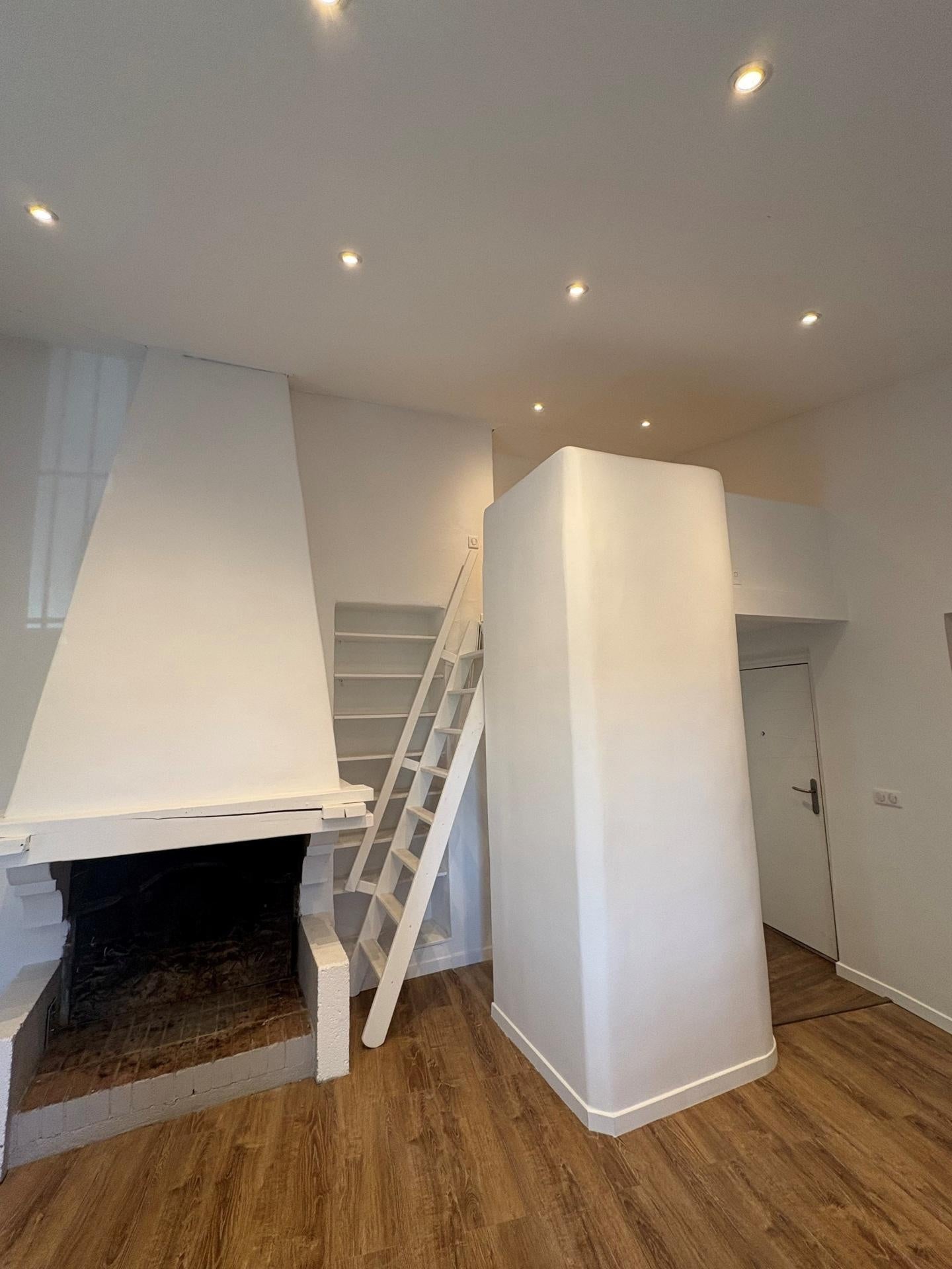 Flat Place Saint-Christophe in Marseille
