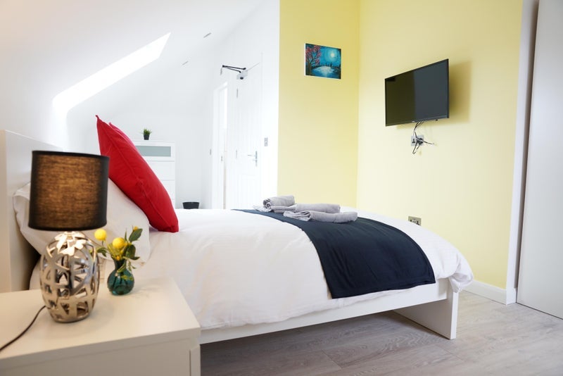 Room Clifton Road in Slough