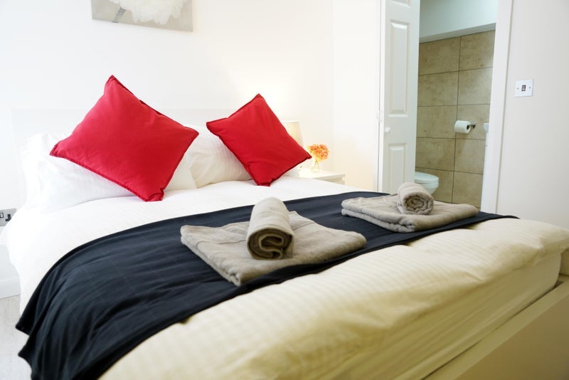 Room Clifton Road in Slough