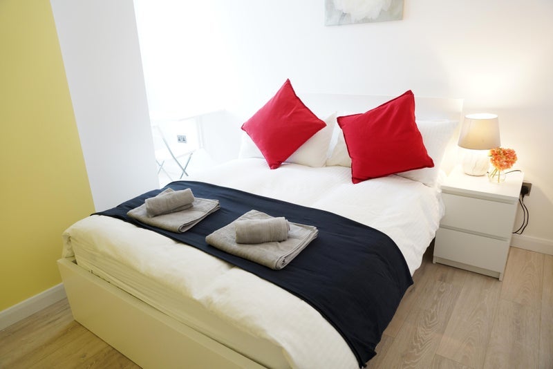 Room Clifton Road in Slough