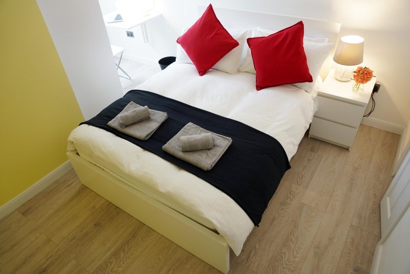 Room Clifton Road in Slough