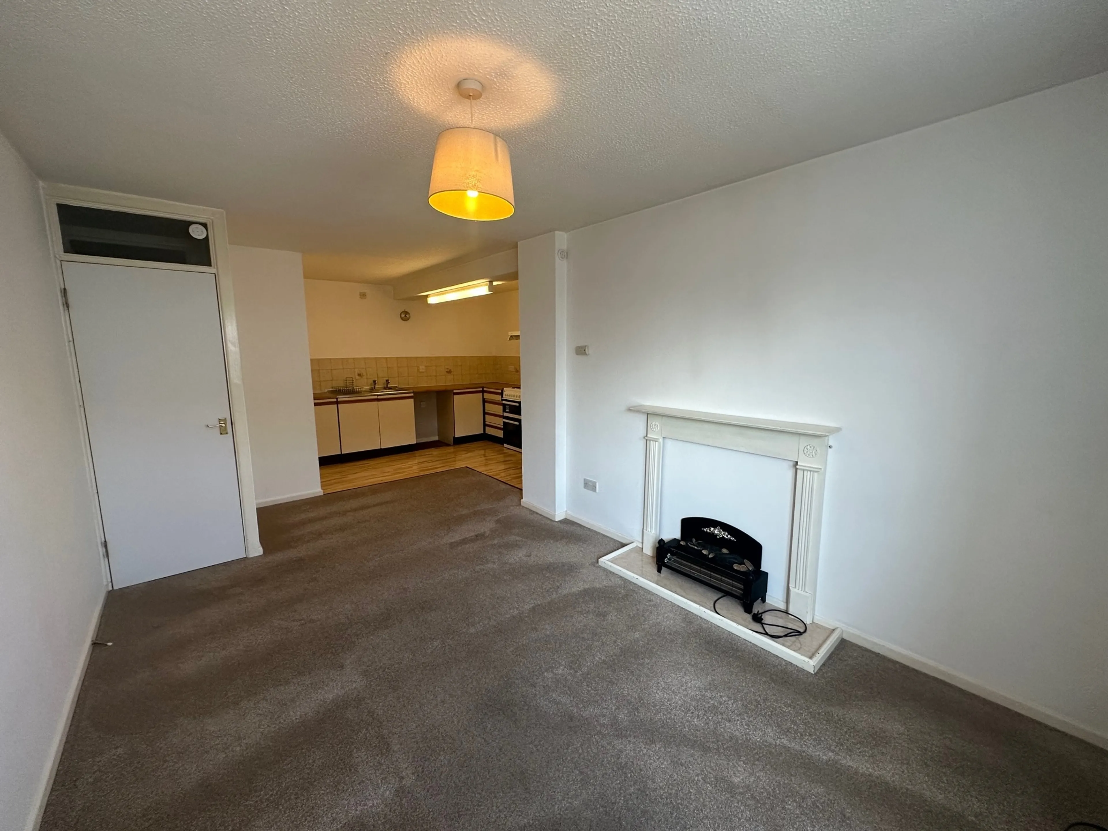 Flat Robin Hill Lane in Durrington