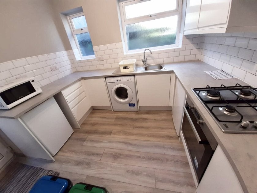 Flat Rhondda Street in Swansea