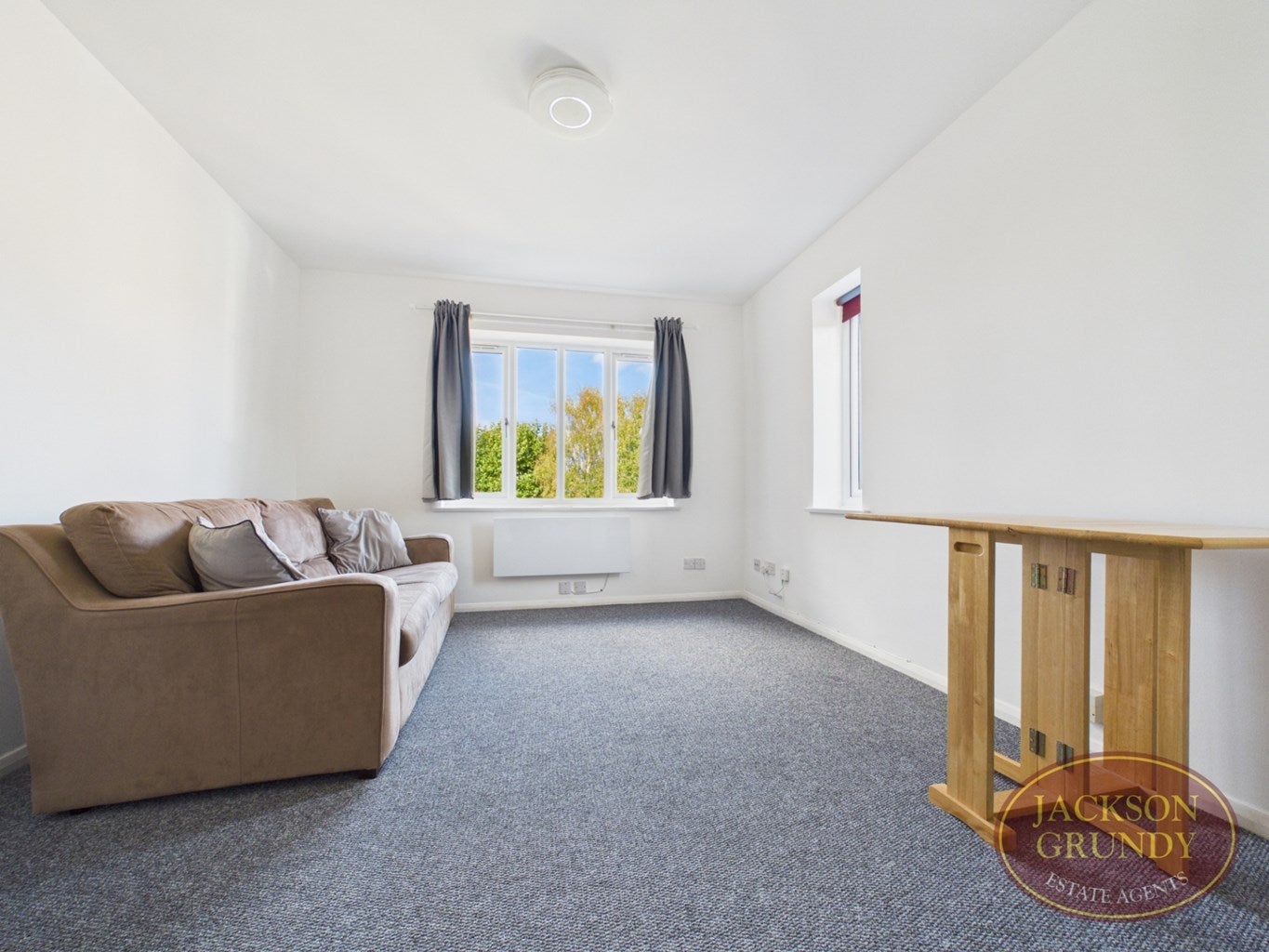 Flat Bordeaux Close in Duston
