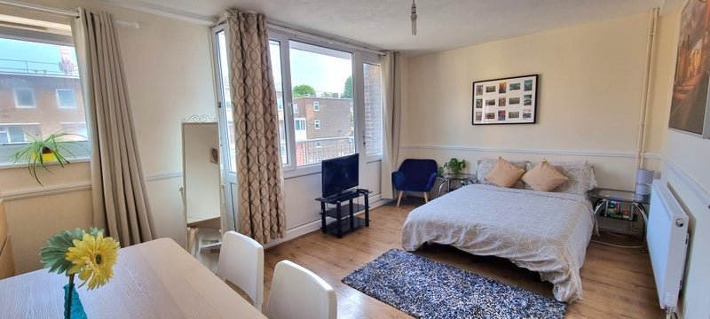 Room Jamaica Road in Greater London