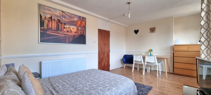 Room Jamaica Road in Greater London
