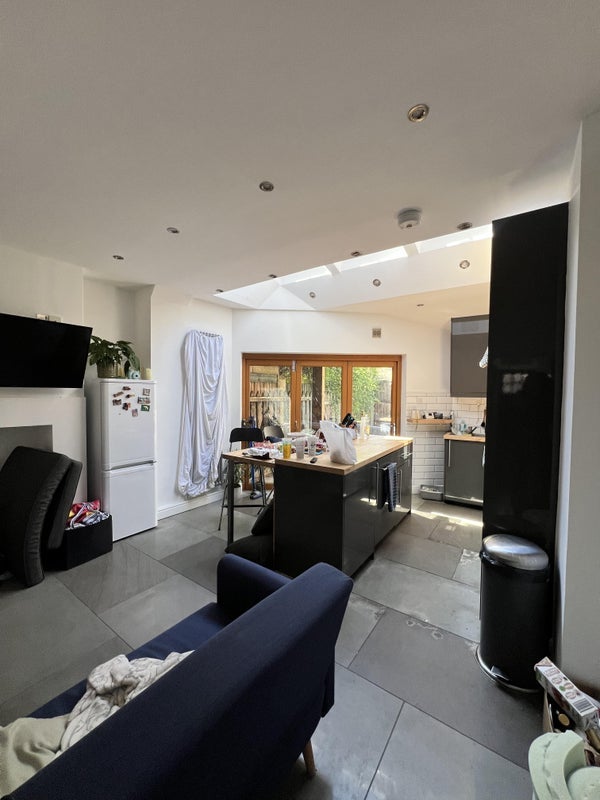 Room Merrow Street in Greater London