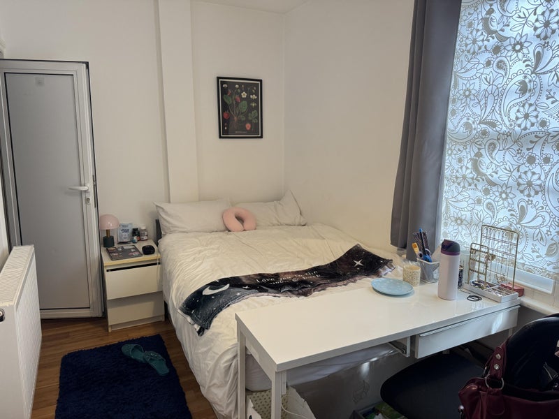 Room Merrow Street in Greater London