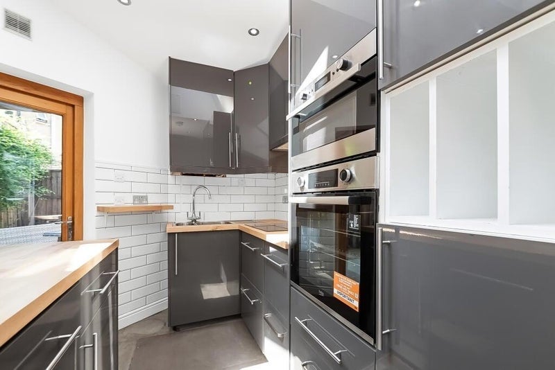Room Merrow Street in Greater London