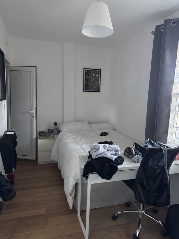 Room Merrow Street in Greater London