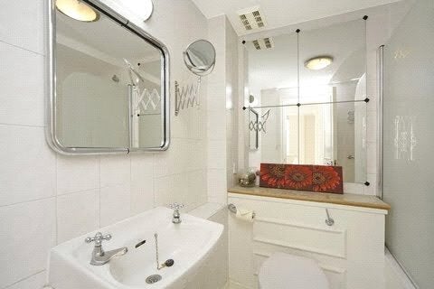 Flat Lucan Place in Greater London