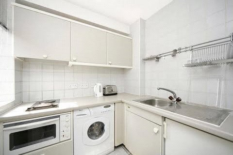 Flat Lucan Place in Greater London